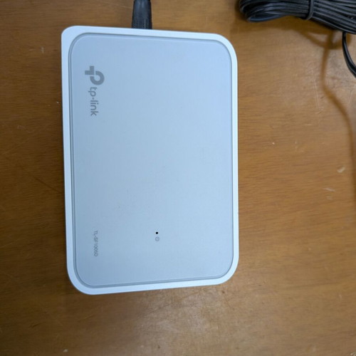 TP-Link TL-SF1005D 5-Port Fast Ethernet Switch like new