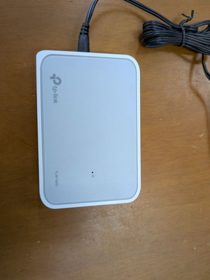 TP-Link TL-SF1005D 5-Port Fast Ethernet Switch like new