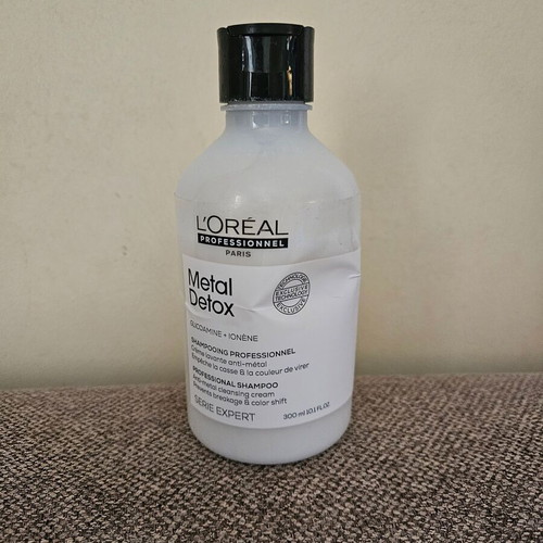 Metal Detox shampoo used from L'Oréal Professionnel Serie Expert