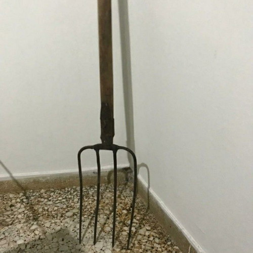 Pitchfork garden tool