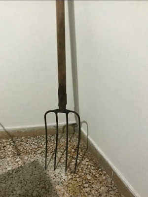 Pitchfork garden tool