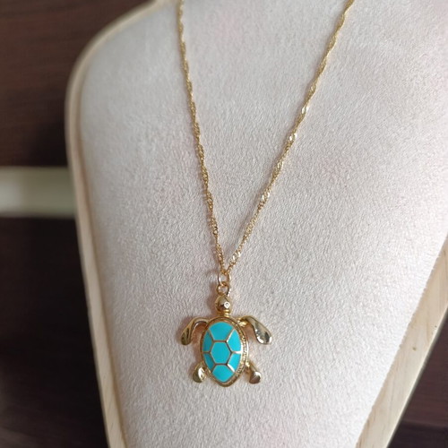 Women's necklace stainless steel like new, gold color