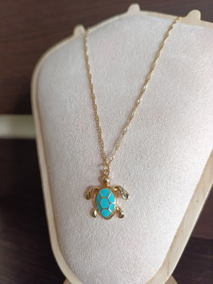 Women's necklace stainless steel like new, gold color