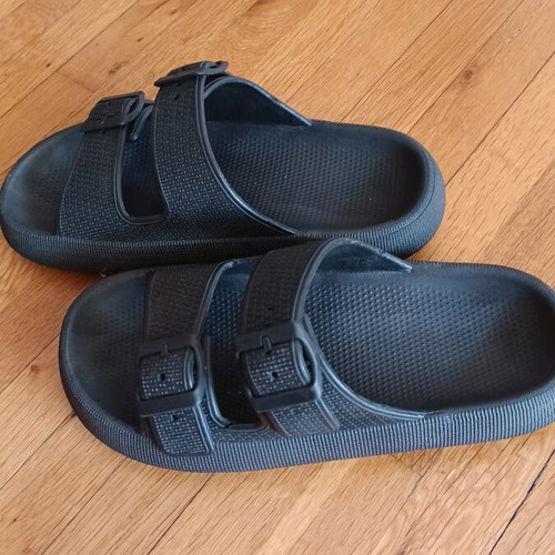 Black sandals like new, size 38, rubber material