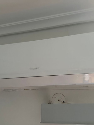 GREE Wall-Mounted Air Conditioner – Excellent Condition