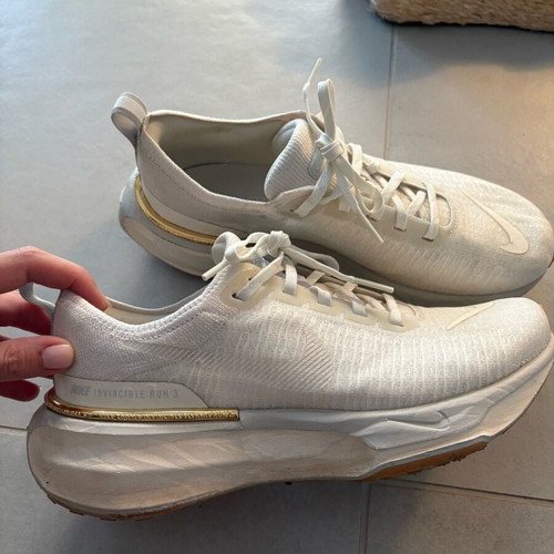 Nike running shoes size 40 like new beige with gold details