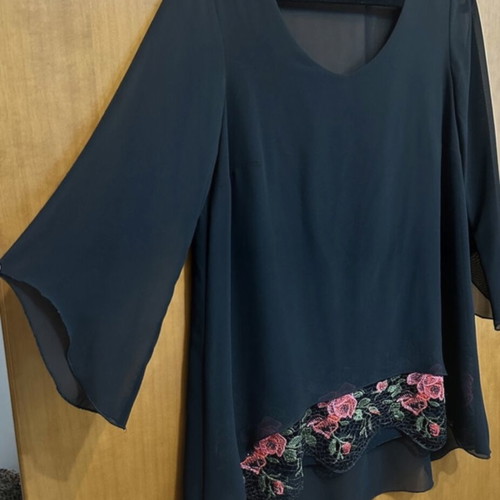 Women's blouse with embroidery like new, black