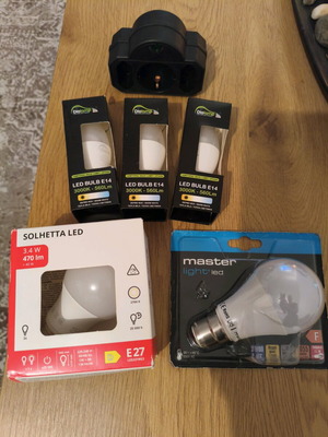 Σετ λαμπτήρων LED σαν καινούργιο, 3x E14, 2x E27, αντάπτορας