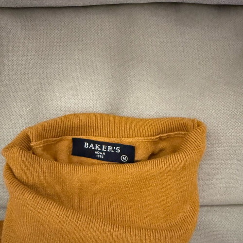 Baker’s men’s turtleneck used, size M, camel color