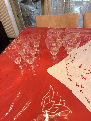 Vintage stemmed glasses set of 6 with 4 larger gift glasses, like new