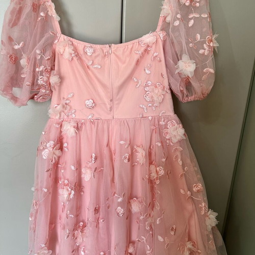 Rose dress with embroidered tulle and off-shoulder sleeves new, pink