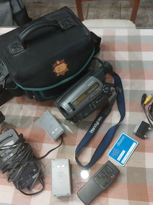 Sony CCD-TR620E αναλογική βιντεοκάμερα με πλήρες σετ σαν καινούργιο