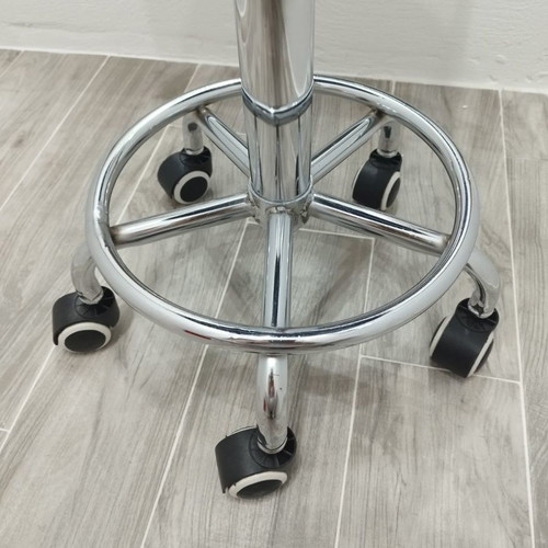Swivel chair with wheels used