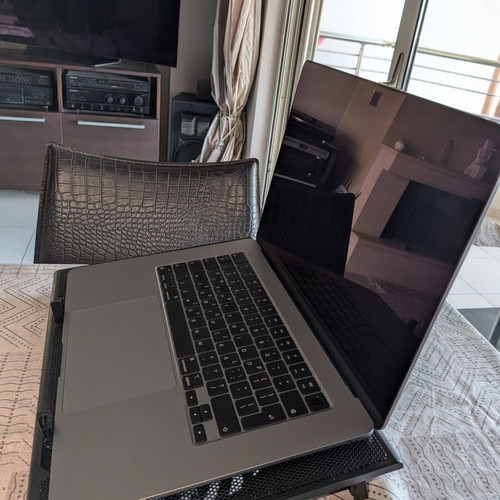 MacBook M3 Air 2024 laptop, 256GB SSD, 16GB RAM, 15.3 inch