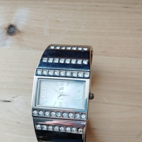 Wristwatch women's silver new, battery replacement needed