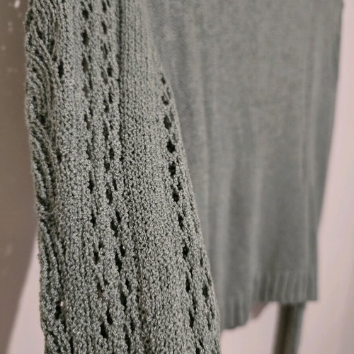 Cardigan in excellent condition, light green, one size