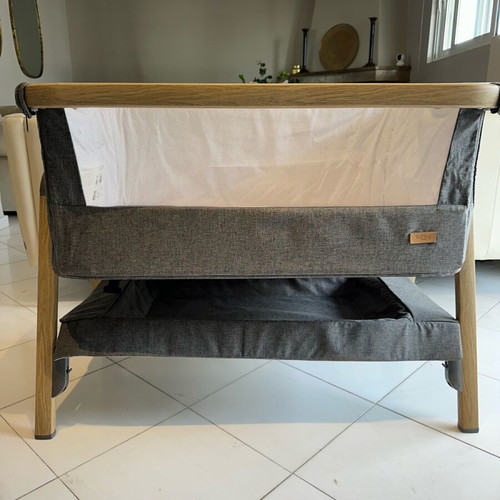 Tutti Bambini CoZee Bedside Crib like new, oak and charcoal