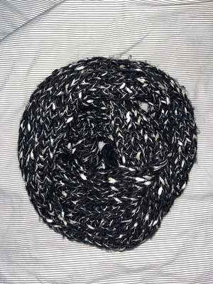 Κασκόλ χοντρό like new, μαύρο και άσπρο