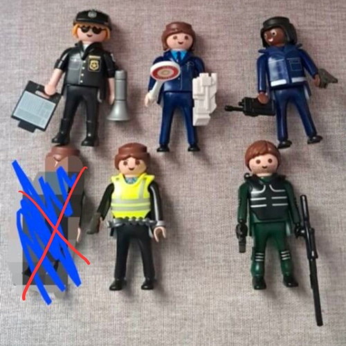 Playmobil set of 5 police figures with accessories