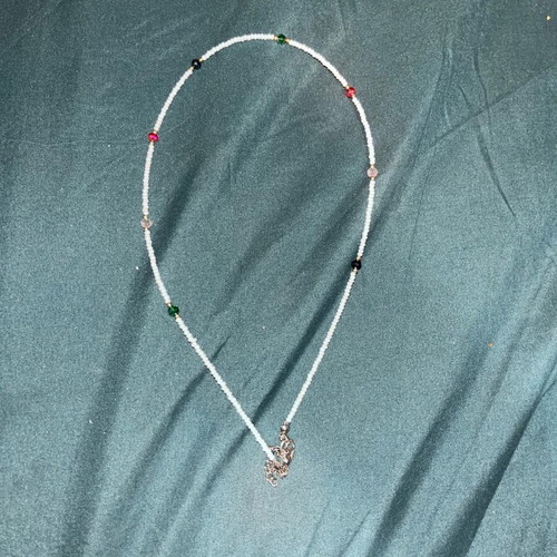 Necklace with small pearls like new, white and multicolor