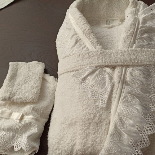 Bathrobe and towel set made of Egyptian cotton, new