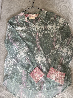 Dlv shirt like new, one size, pink multicolor