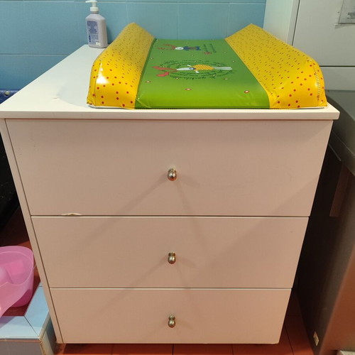 Chest of drawers with changing table like new, white melamine