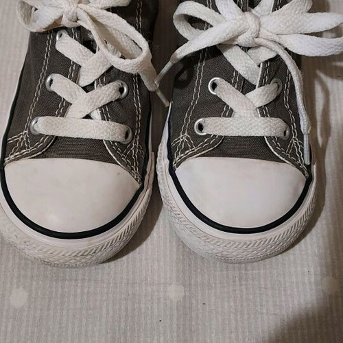 All Star Converse kids canvas shoes size 26 like new, gray
