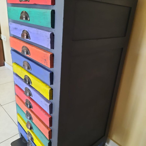 Typography chest of drawers like new with 12 colorful drawers