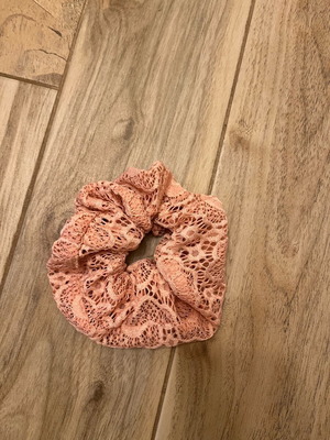 Scrunchie σαν καινούργιο, σε ροζ χρώμα πολύ ιδιαίτερο