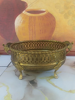 Vintage brass fruit bowl like new