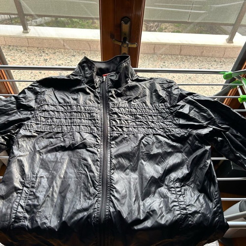 Nike waterproof and windproof black jacket large like new
