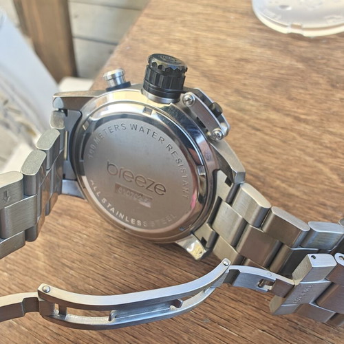 Breeze wristwatch