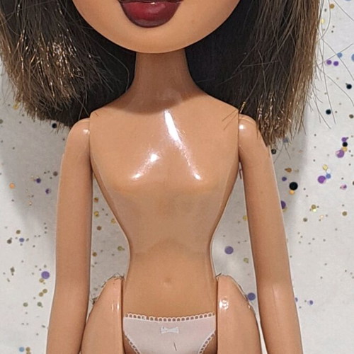 Bratz Wildlife Safari Yasmin doll used with flaws