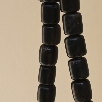 Worry beads bull horn black used, barrel shape