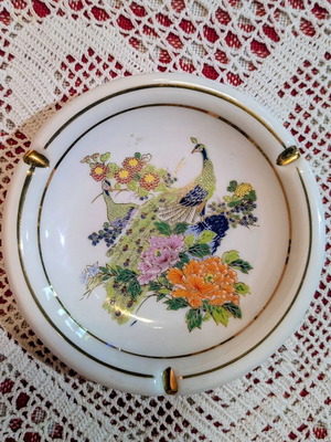 W. Porzellan vintage porcelain ashtray with peacock design