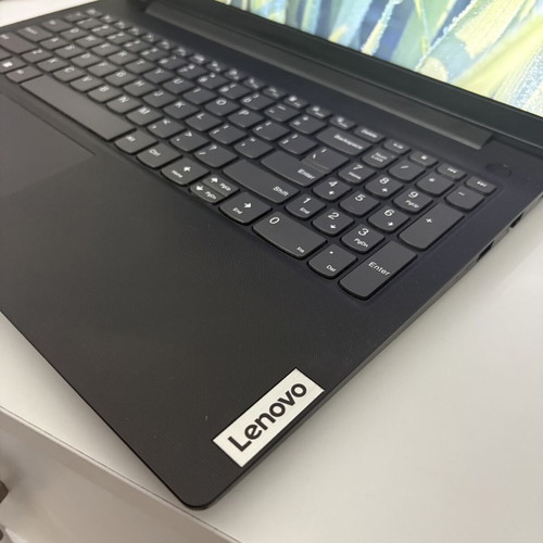 Lenovo V15G4AMN Laptop 15.6" Full HD Ryzen 3 7320U 8GB RAM 512GB SSD Windows 11 Office 2024