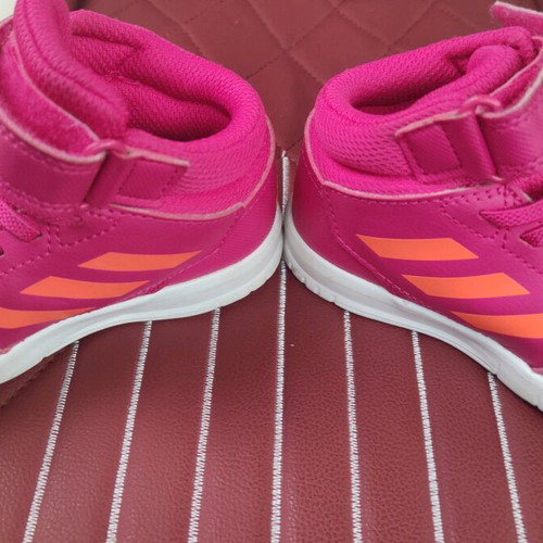 Adidas kids shoes size 23 like new
