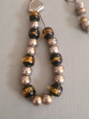 Worry beads with 18 beads, 7 colored, like new