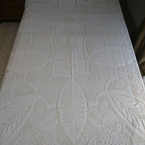 Bed cover like new, traditional handmade cotton lace for single bed