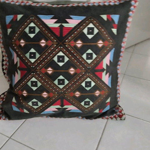 Hand-embroidered pillowcase like new, 55x55 cm