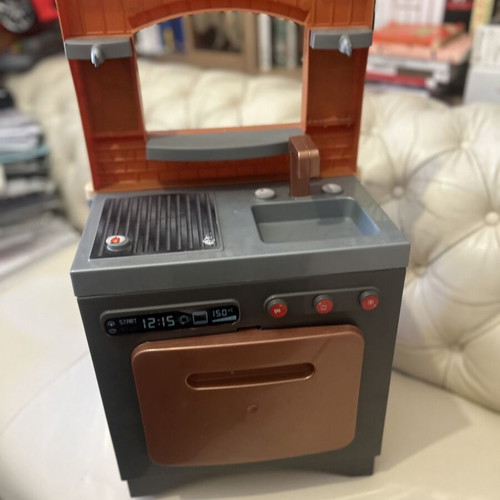 Toy kitchen