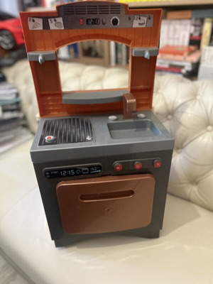 Toy kitchen