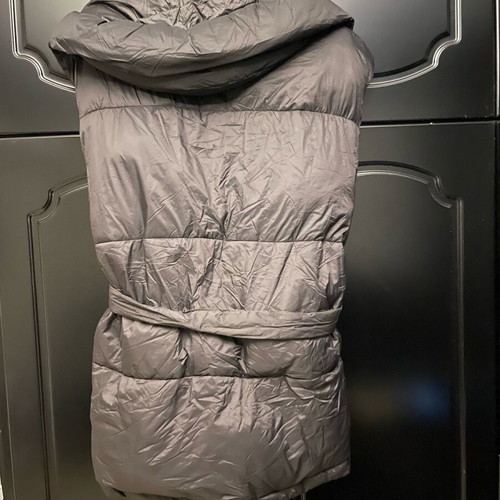 Zara puffer jacket used with belt, black