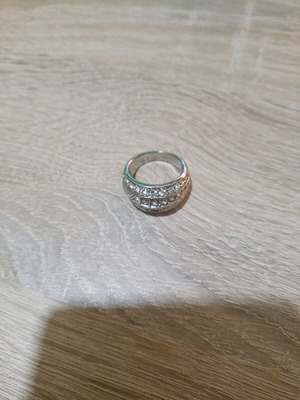 Ring with rhinestones like new