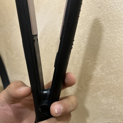Iden Welt hair straightener with ceramic plates