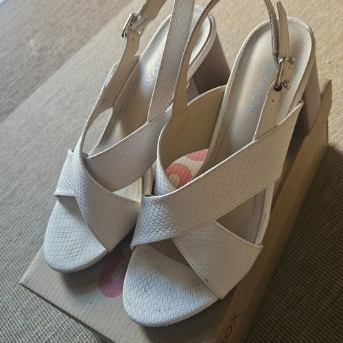 Sprox white leather sandals size 40 used with 6 cm heel