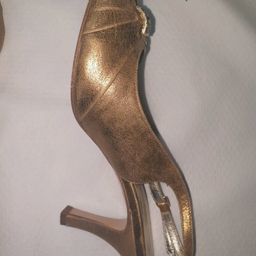 Pumps new size 36 gold leather