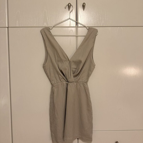 Mindyourstyle Mini Dress like new, summer with belt, gray beige