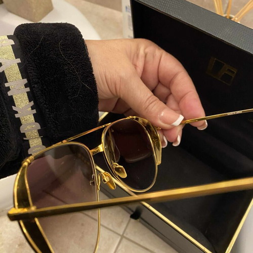 Linda Farrow Luxe oversized aviator sunglasses like new, gold